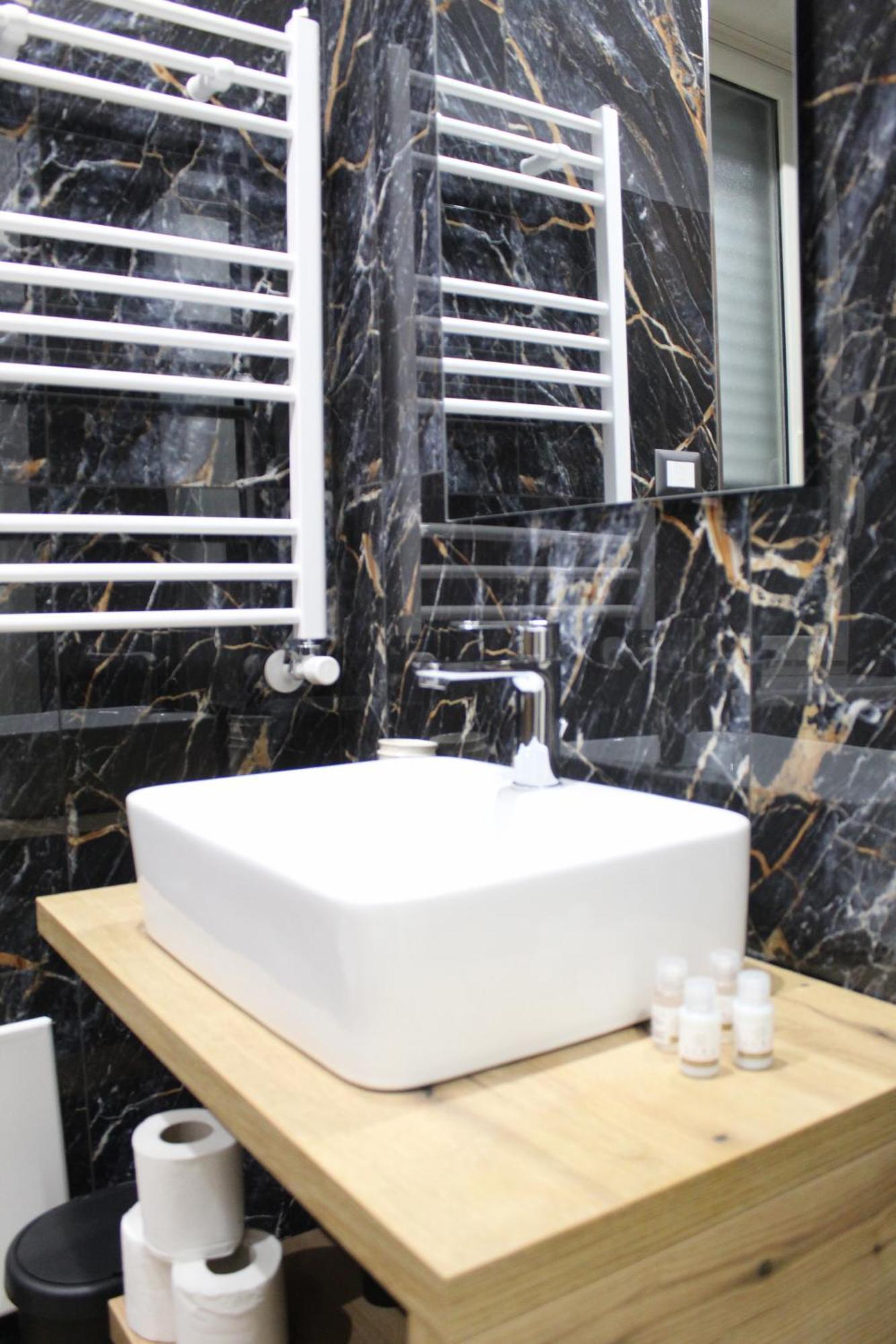 Blackwoody Contemporary - Centro Storico Affittacamere *
